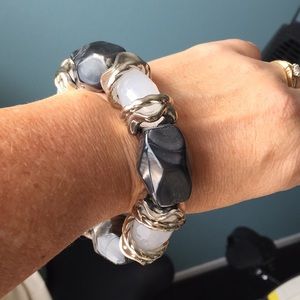 NWOT ~Stone accent bracelet